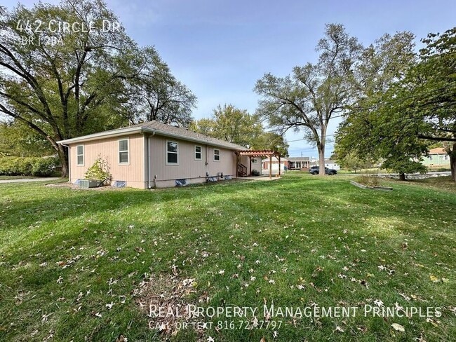 Photo - 442 Circle Dr