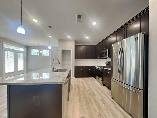 Photo - 153 Everett Sq