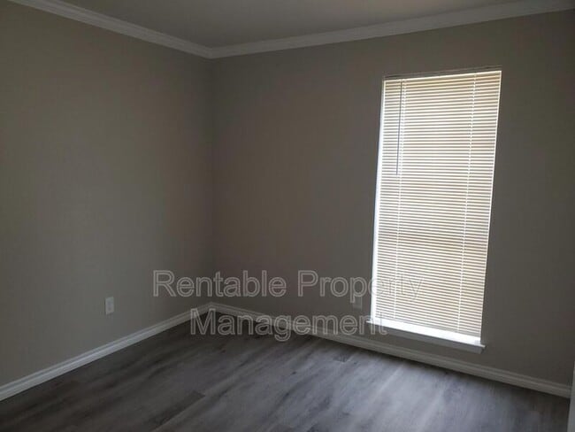 Building Photo - 325 Boulder Ct Rental