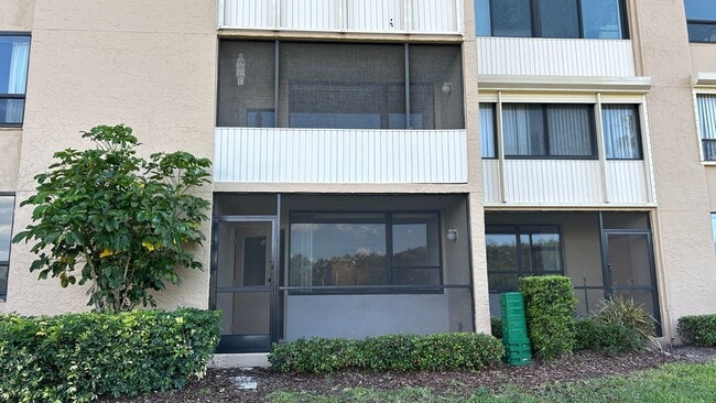 Building Photo - Waterfront Condo Living in Cove Cay – Bright & Comfortable Unit in Clearwater