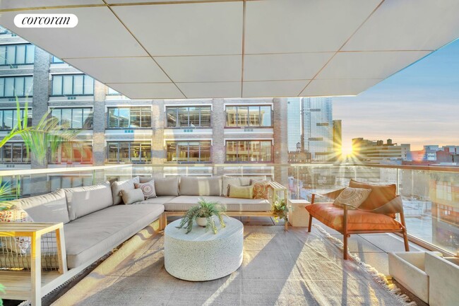 Photo - 547 W 47th St