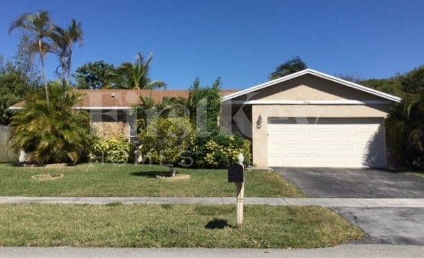 Building Photo - 9703 NW 42nd Ct