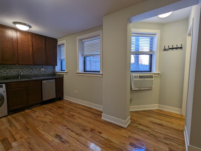 Photo - 556 W Arlington Pl