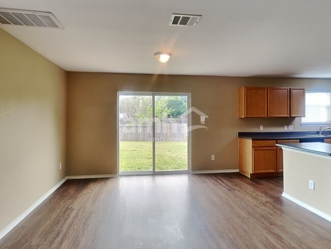 Photo - 5325 Mathra Dr