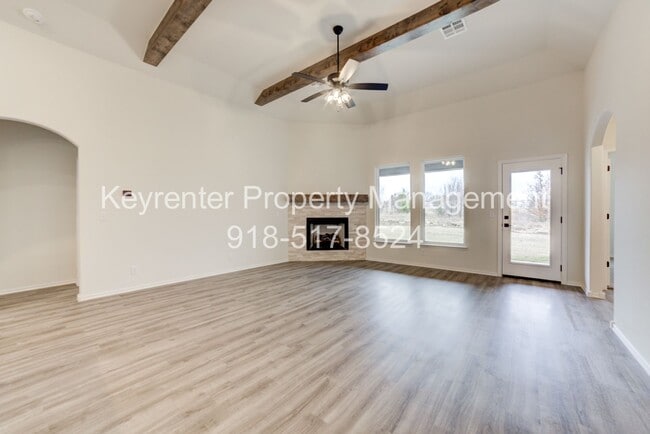 Photo - 4 BEDROOM CAPITAL HOME IN SAND SPRINGS!!!