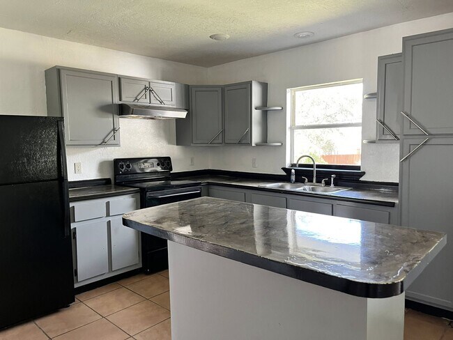 Photo - 5885 Dahlia Dr