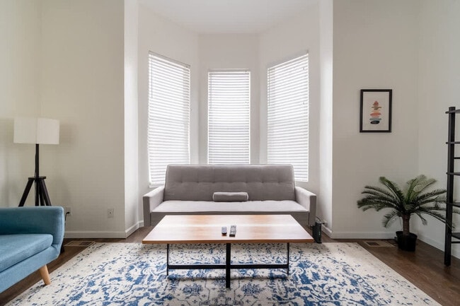 Building Photo - 2334 SE 8th Ave Unit ID1309820P Rental