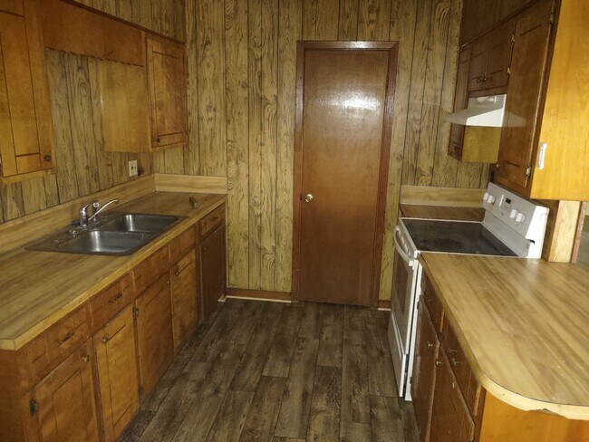 Photo - 115 W Nelson Rd