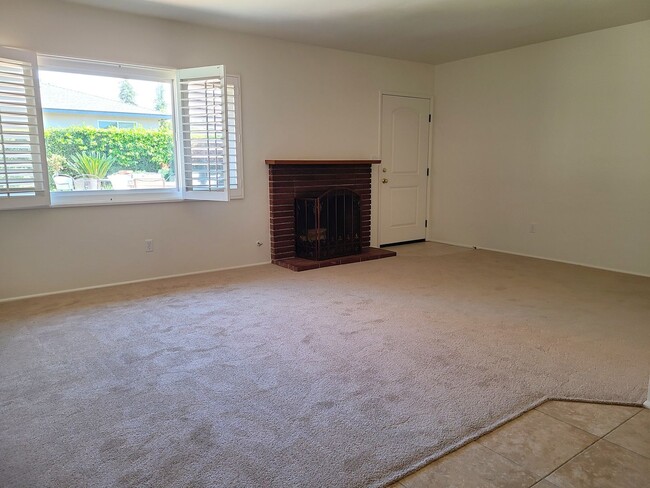 Photo - 613-619 Pine Ave. Unidad 617