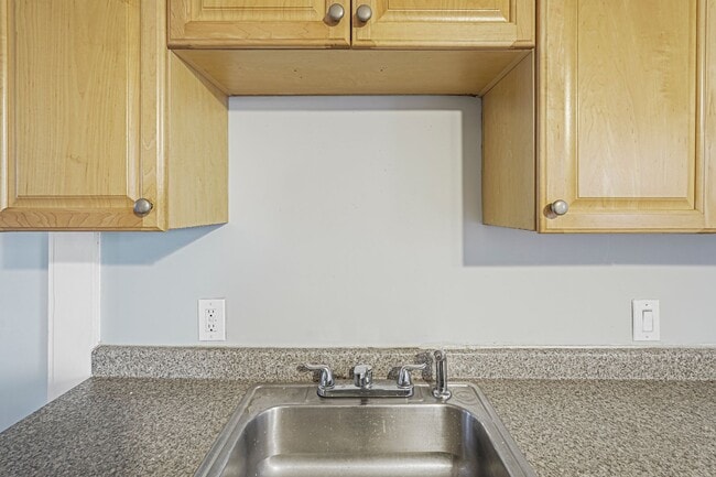 Building Photo - Devens Unit 3R