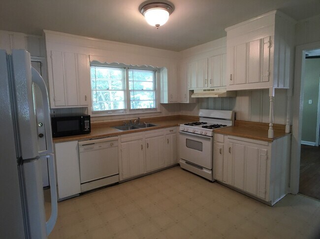 Photo - 307 32nd E Pl