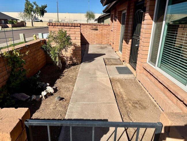 Photo - 116 W Loma Vista Dr