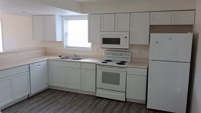 Photo - 3BR, 2.5BA end unit available August 1, 2025