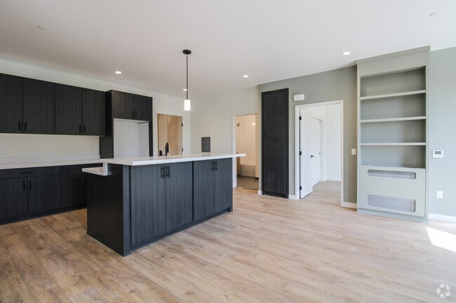 2 BD 2 BA kitchen - 2800 Broad St Rental