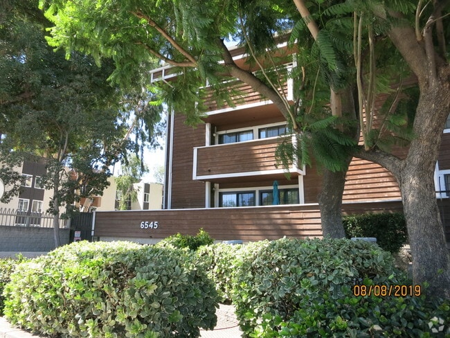 Building Photo - 6545 Reseda Blvd Unit 18 Rental