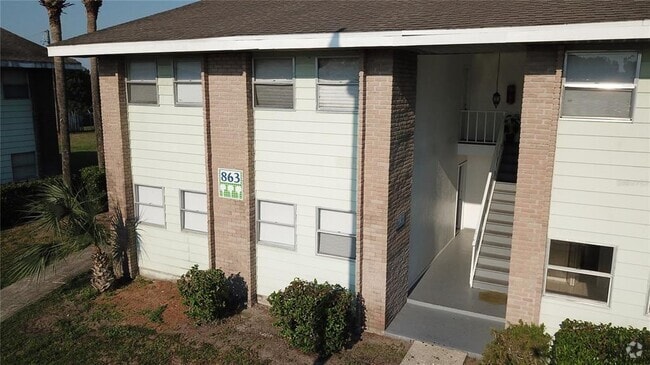 Building Photo - 863 Sky Lake Cir Unit A Rental