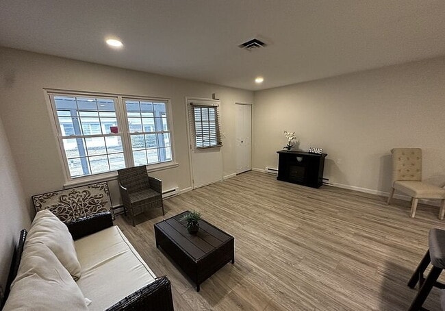 "Charming 1-Bedroom Condo Retreat in Lakewood, NJ – Your Cozy Oasis Awaits!"