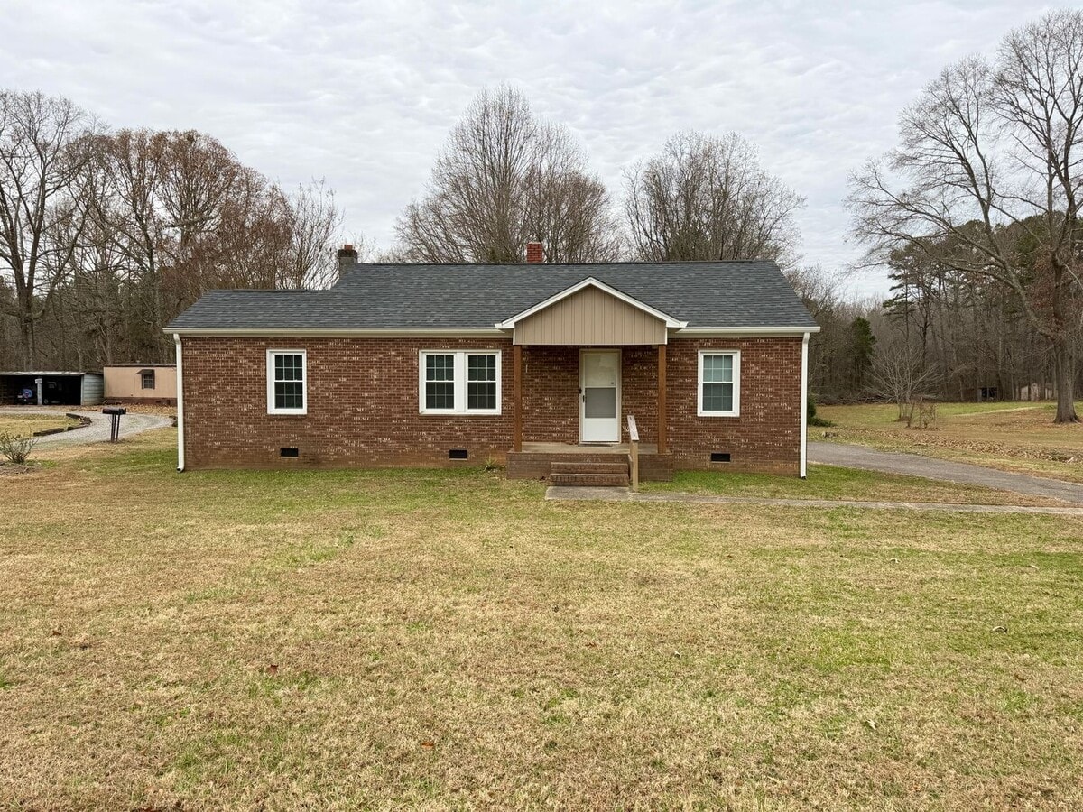 West Iredell - 2BD / 1 BA - West Iredell - 2BD / 1 BA