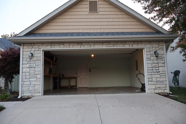 Photo - 5806 Freeport Way