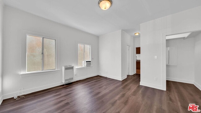 Photo - 806 W 40th Pl Unidad 16