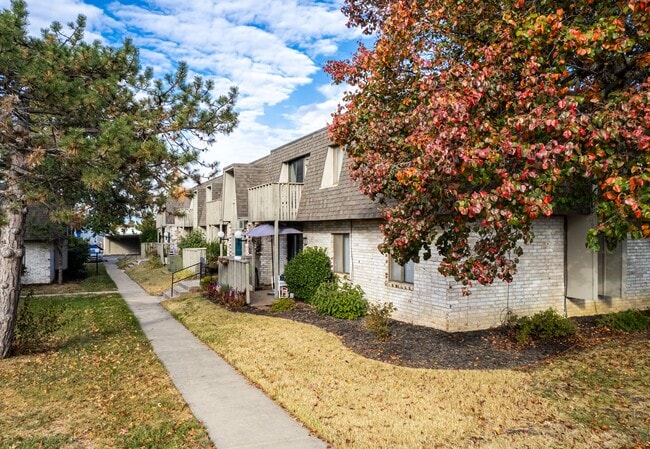 Building Photo - White Lakes Plaza Rental