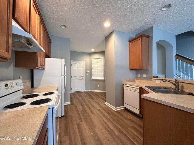 Photo - 3730 Creswick Cir