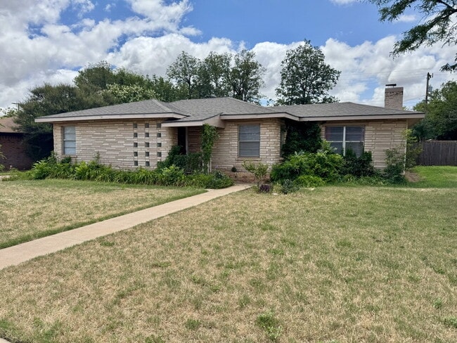 Building Photo - Mid-century 3-bedroom, 2-bathroom home!