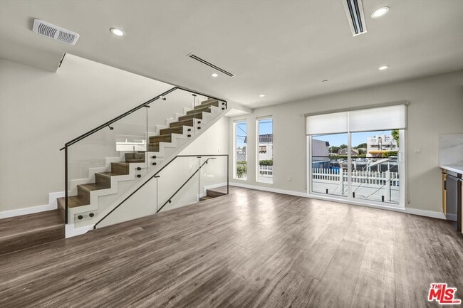 Photo - 1309 N Sycamore Ave