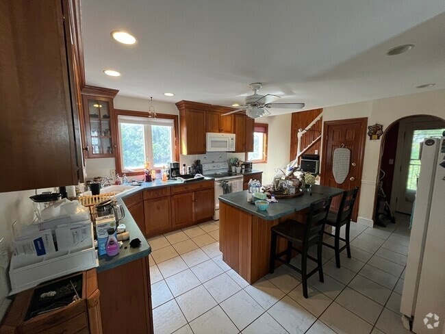 Building Photo - 14 Sheffield Rd Unit 2 Rental
