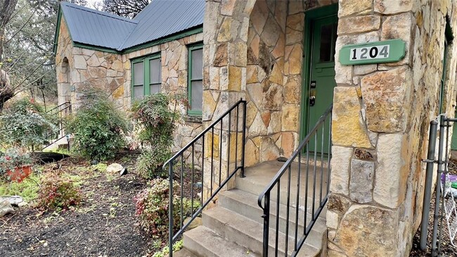 Photo - 1204 W 22nd St