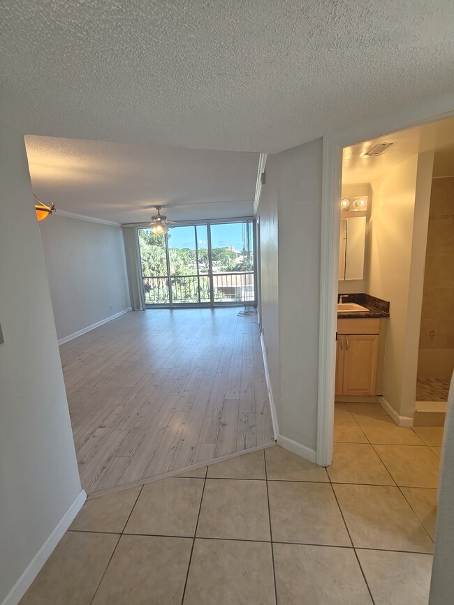 Photo - 4501 NE 21st Ave Unit 301