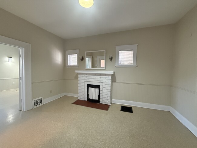 Photo - FOR RENT:732 Wellington St. – Available NOW!