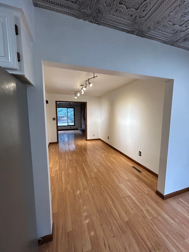 Photo - 435 E Drake Rd