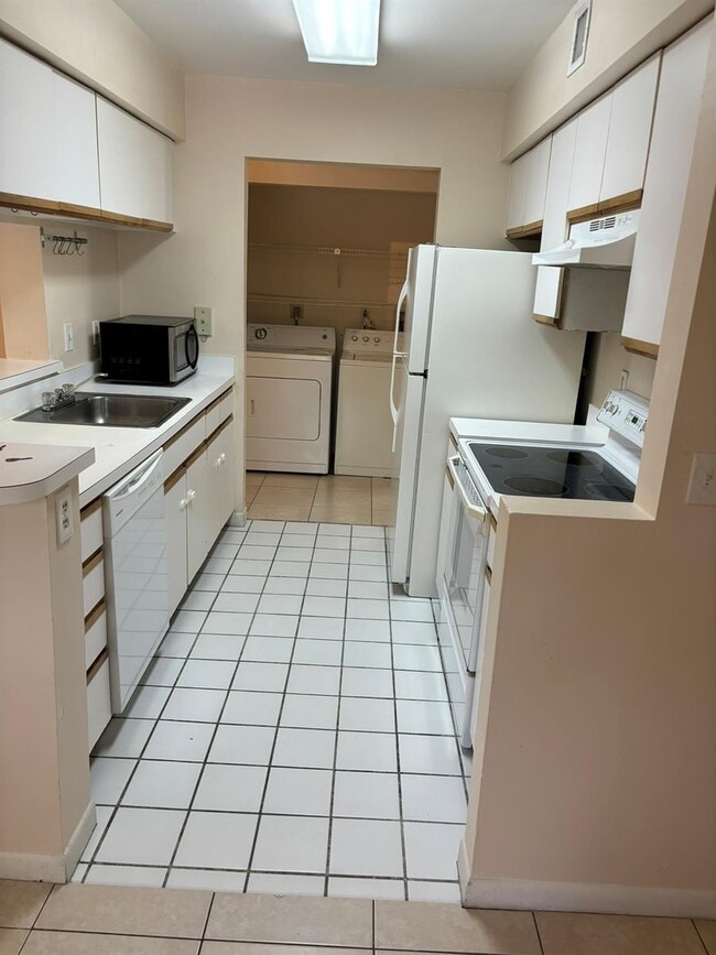 Photo - 9833 Westview Dr Unit 822