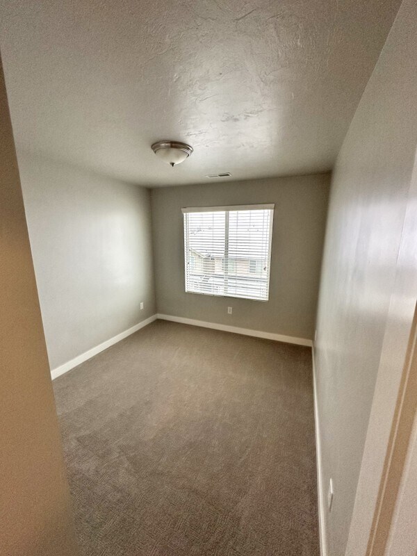 Photo - 52 S 1700 W