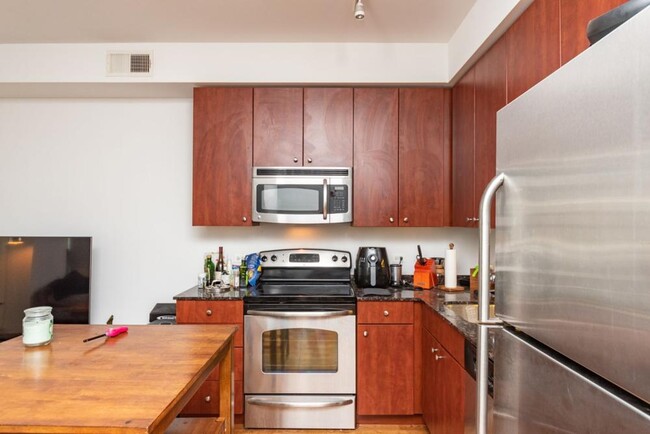 Building Photo - 1 bedroom in Chicago IL 60661 Unit 1213 Rental