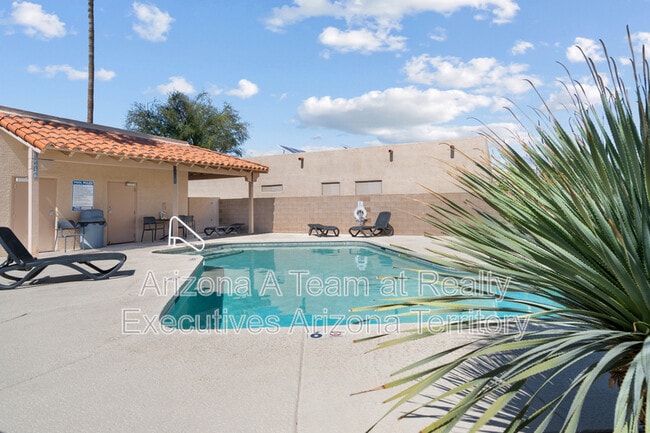Building Photo - 3730 N Bay Horse Loop Rental