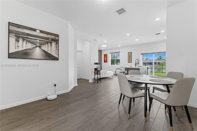 Photo - 805 SE 18th St
