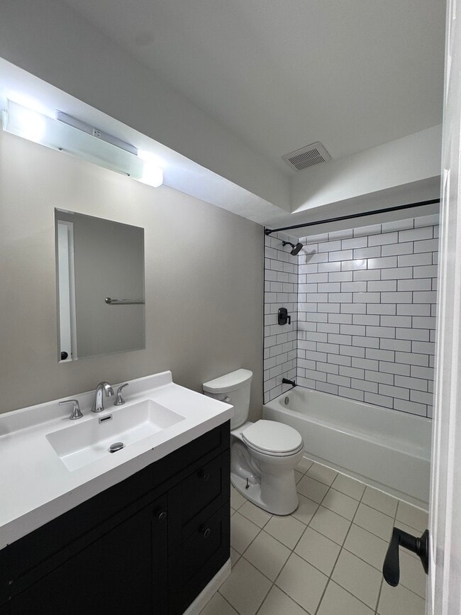 Photo - 43 W Ann St Unidad 2