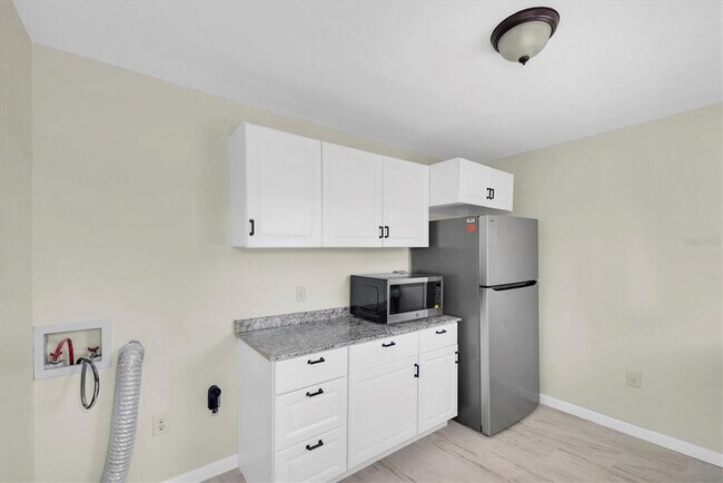 Photo - 1607 18th St E