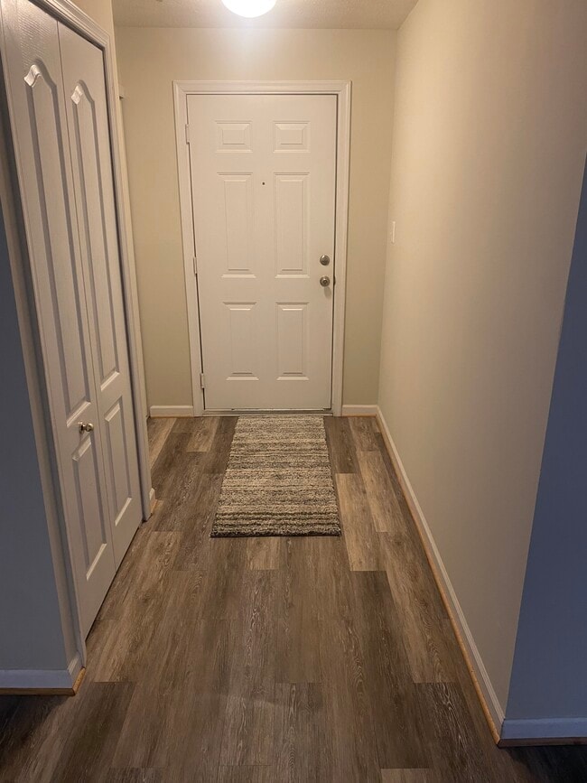 Building Photo - 8911 Town Center Cir Unit 205