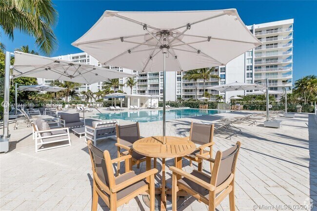 Building Photo - 613 Ocean Dr Unit 8C Rental