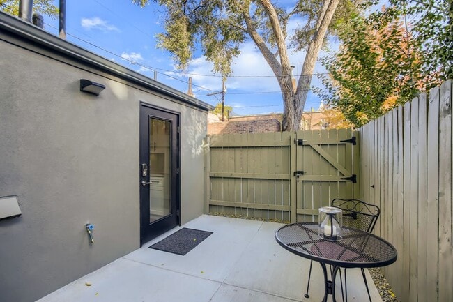 Photo - Congress Park – Beautiful High-End Studio
