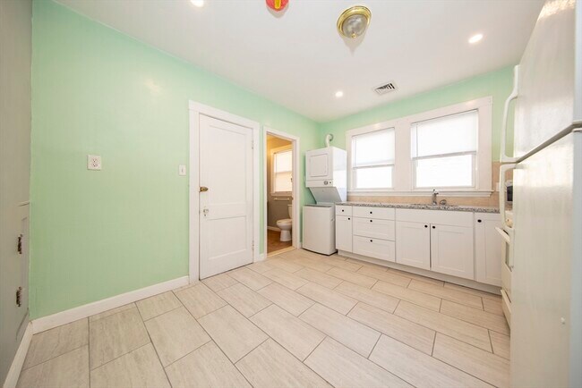 Photo - 20 Priesing St Unit 2