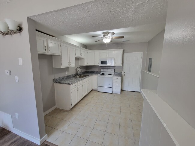 Building Photo - 812 Unit 1 Rental