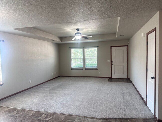 Photo - 108 SE Rose Garden Ln