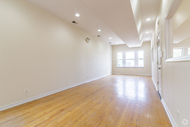 Building Photo - 4754 N Lincoln Ave Unit 2 Rental