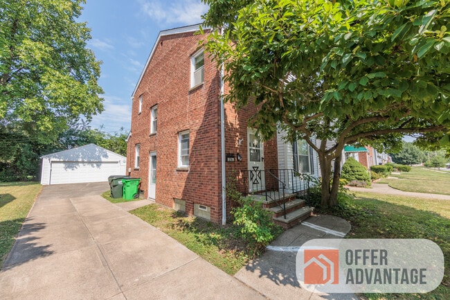 Photo - 376 E 215th St