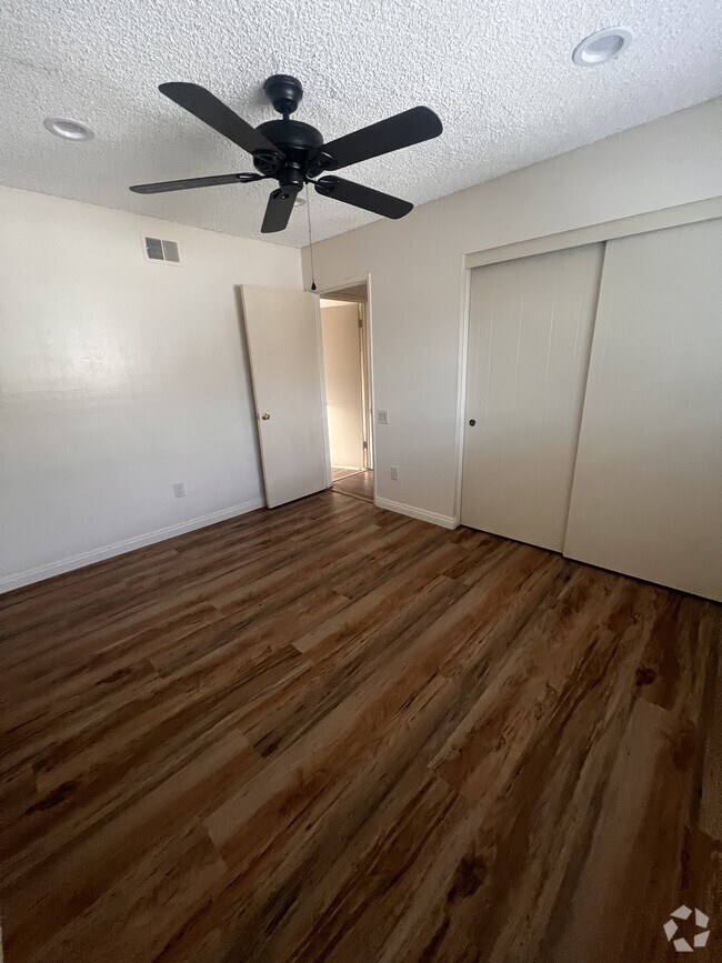 Building Photo - 414 W Kelly Ave Unit #C Rental