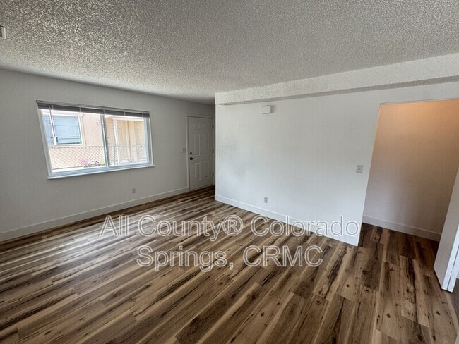 Photo - 6676 Provincial Dr